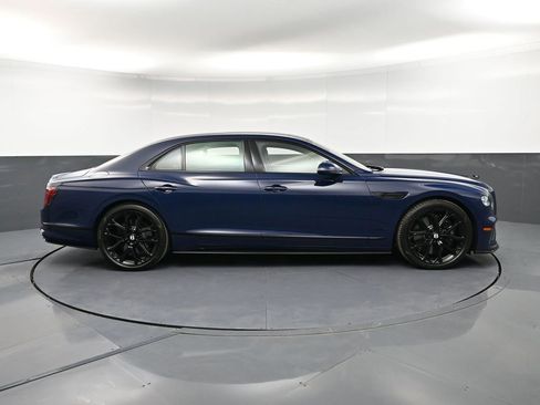 Used 2025 Bentley Flying Spur Plug-In Hybrid image 9