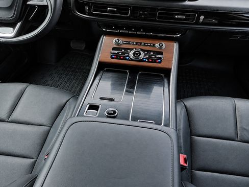 Used 2023 Lincoln Aviator Reserve w/ Jet Package AWD/4WD image 20