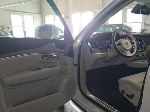Certified 2025 Volvo XC90 T8 Plus image 19
