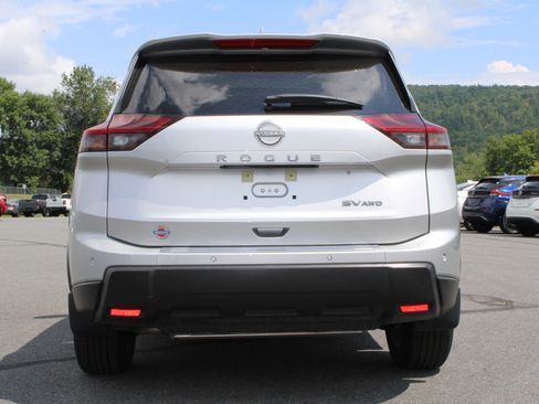 Used 2024 Nissan Rogue SV w/ SV Premium Package AWD/4WD image 11
