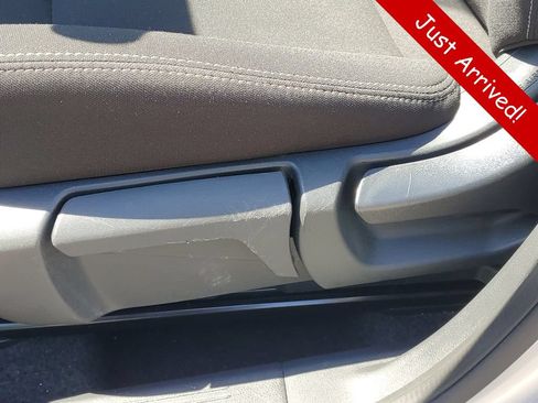 Used 2025 Nissan Rogue S AWD/4WD image 18