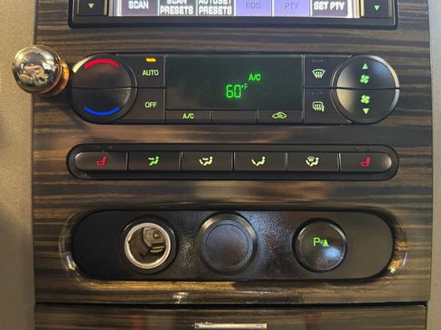 Used 2007 Lincoln Mark LT Pickup 4D 5 1/2 ft image 17