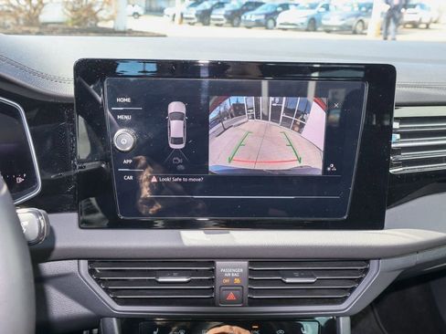 Certified 2025 Volkswagen Jetta Sport image 18