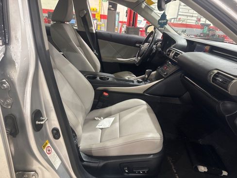 Used 2016 Lexus IS 200t w/ Premium Package RWD image 13