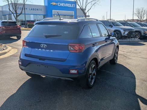 Used 2024 Hyundai Venue SEL image 9