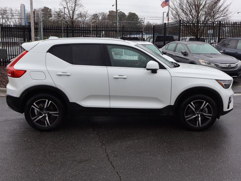 Used 2025 Volvo XC40 B5 Core image 11