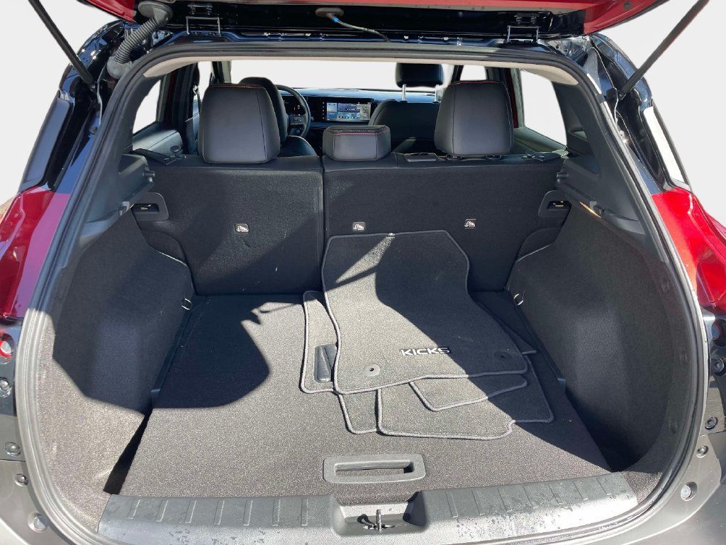 Used 2025 Nissan Kicks SR FWD image 13