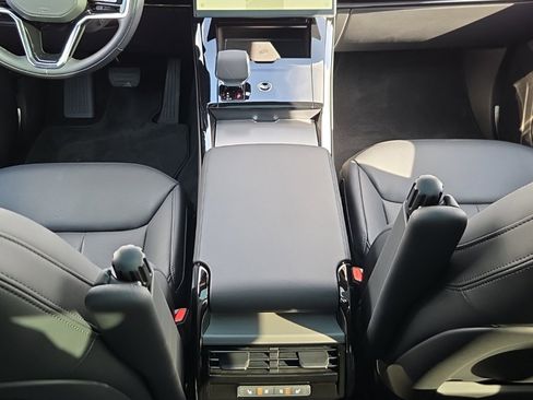 Used 2025 Land Rover Range Rover Sport SE image 23