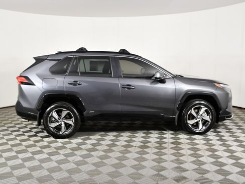 Used 2024 Toyota RAV4 SE w/ Weather & Moonroof Package AWD/4WD image 5