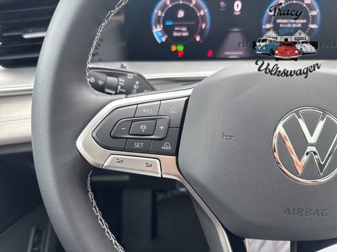 New 2025 Volkswagen Tiguan SE image 15