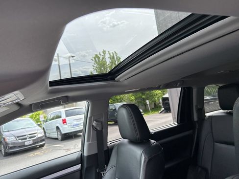 Used 2018 Toyota Highlander XLE AWD/4WD image 27