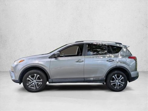 Used 2018 Toyota RAV4 LE FWD image 9