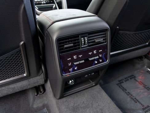 New 2026 Porsche Cayenne GTS image 40