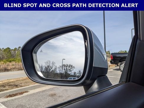 Used 2023 Nissan Rogue SV image 4