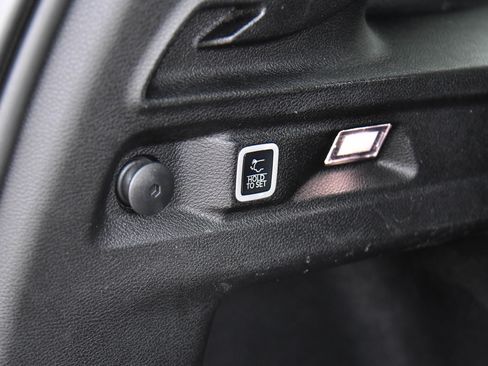 Used 2024 Jeep Grand Cherokee L Laredo image 48