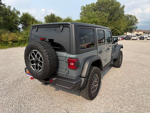 Used 2025 Jeep Wrangler Unlimited Rubicon w/ Convenience Group AWD/4WD image 30