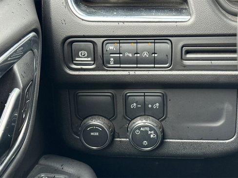 Used 2024 Chevrolet Suburban RST image 40