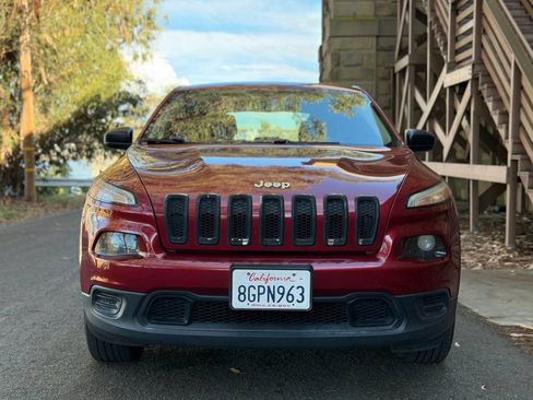 Used 2016 Jeep Cherokee Sport FWD image 33