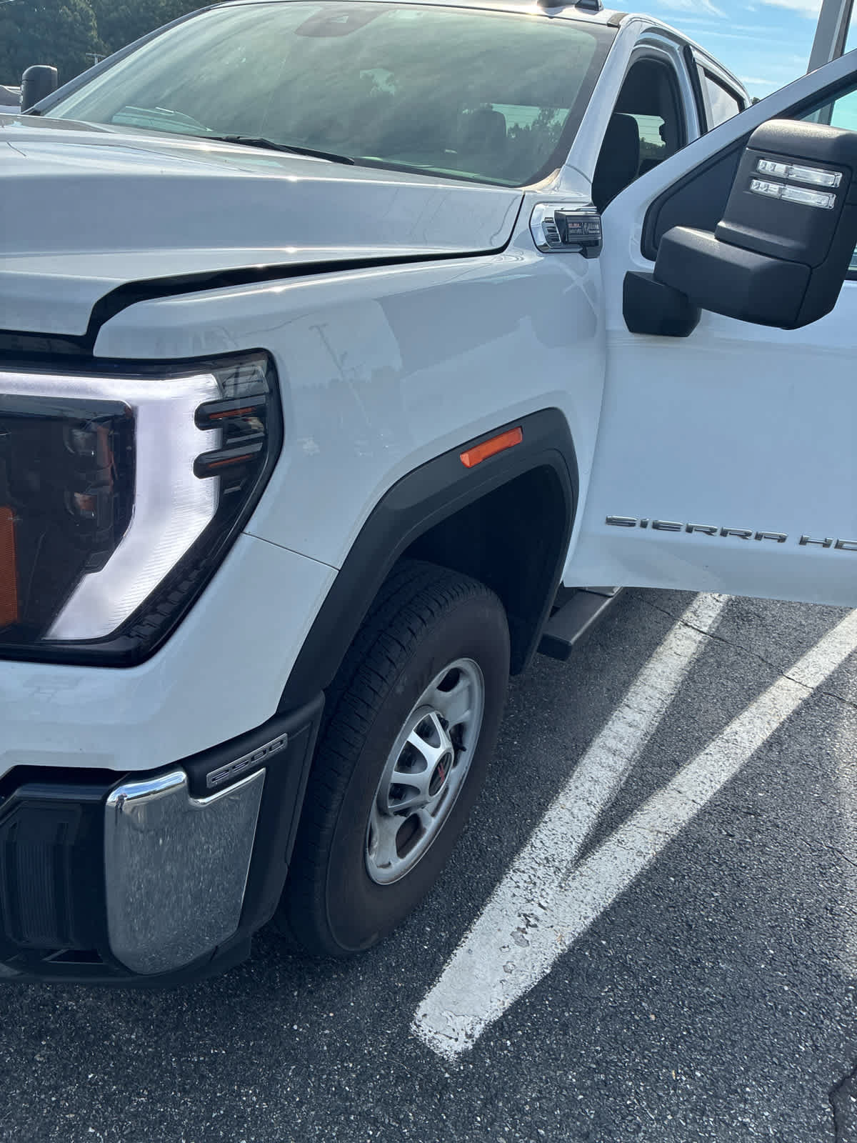 Used 2024 GMC Sierra 2500 Pro w/ 1SA Pro Safety Plus Package AWD/4WD image 3