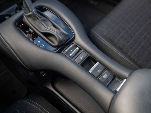 Used 2024 Honda HR-V LX image 17