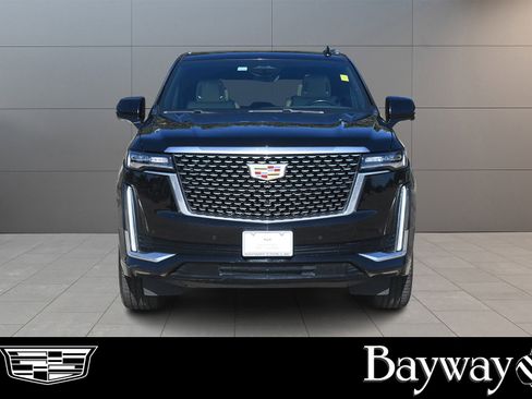 Used 2023 Cadillac Escalade Premium Luxury image 2