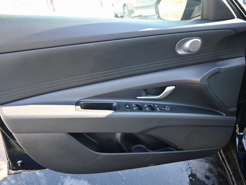 New 2026 Hyundai Elantra SE FWD image 16