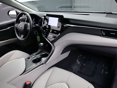 Used 2024 Toyota Camry SE image 16