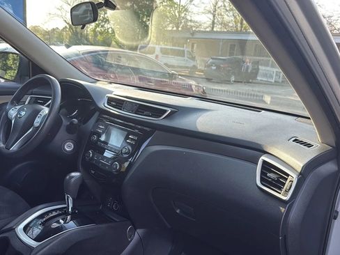 Used 2015 Nissan Rogue S image 22