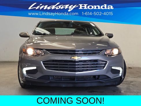 Used 2017 Chevrolet Malibu LT FWD image 2