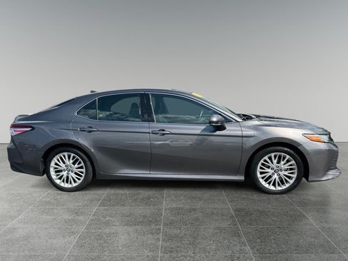 Used 2019 Toyota Camry XLE FWD image 7