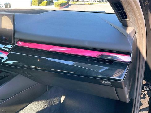 Used 2024 BMW i5 eDrive40i w/ Premium Package image 19