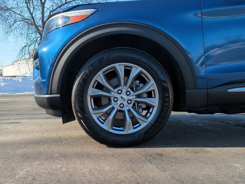 Used 2020 Ford Explorer XLT w/ Equipment Group 202A AWD/4WD image 16