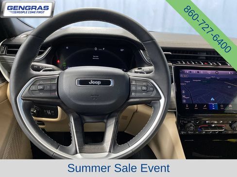 Certified 2025 Jeep Grand Cherokee Limited AWD/4WD image 22