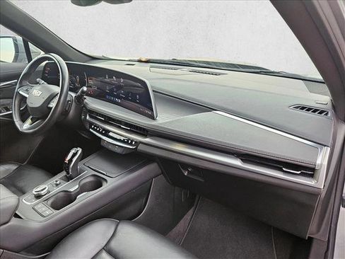 Used 2024 Cadillac XT4 Premium Luxury image 22