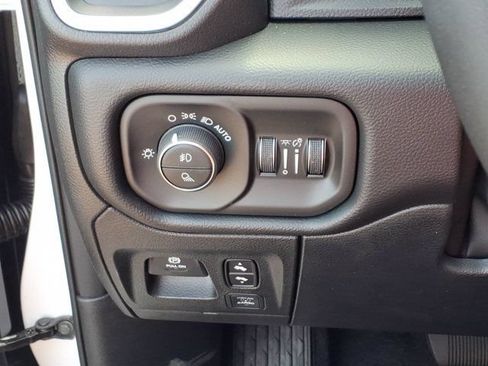 New 2026 RAM 1500 Big Horn AWD/4WD image 12