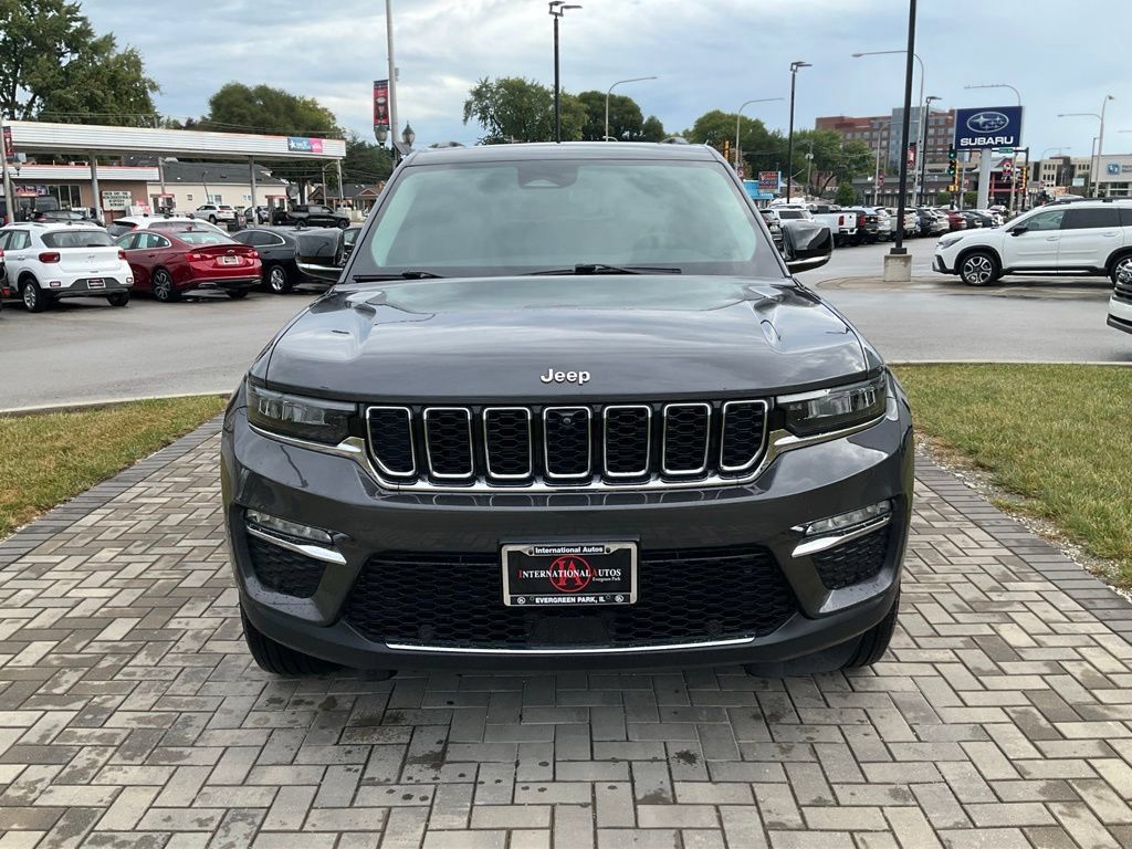 Used 2023 Jeep Grand Cherokee Limited w/ Luxury Tech Group II AWD/4WD image 9