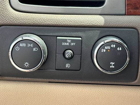 Used 2011 Chevrolet Suburban LT AWD/4WD image 34