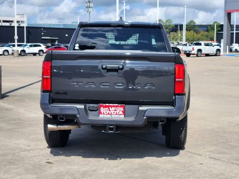 Certified 2025 Toyota Tacoma TRD Off-Road image 6