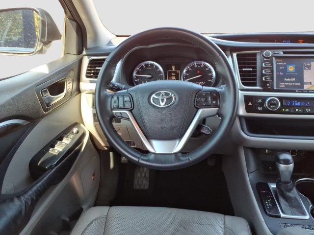 Used 2016 Toyota Highlander Limited FWD image 33