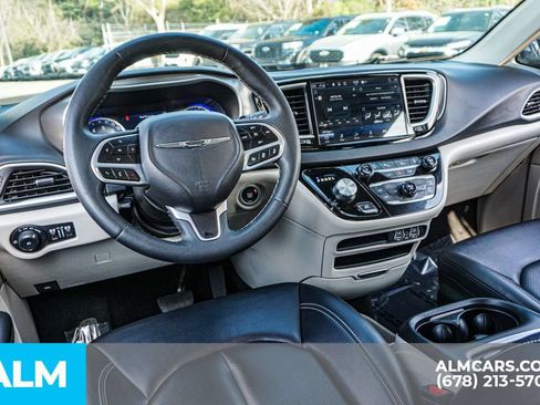 Used 2024 Chrysler Pacifica Touring-L FWD image 28
