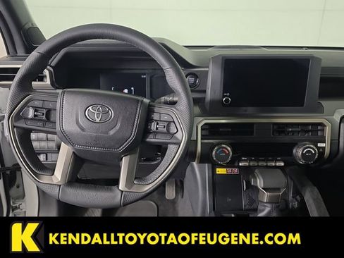 Certified 2025 Toyota Tacoma SR5 w/ SR5 Upgrade Package AWD/4WD image 10