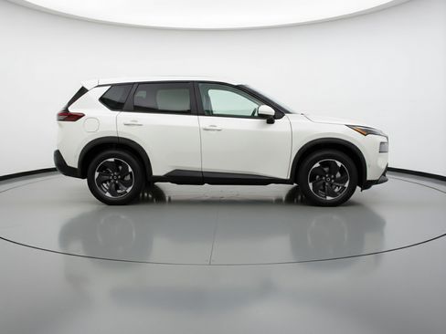 Used 2025 Nissan Rogue SV image 11