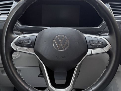 Used 2022 Volkswagen Tiguan SE FWD image 18