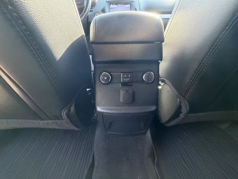 Used 2017 Ford Explorer XLT w/ Equipment Group 202A AWD/4WD image 25