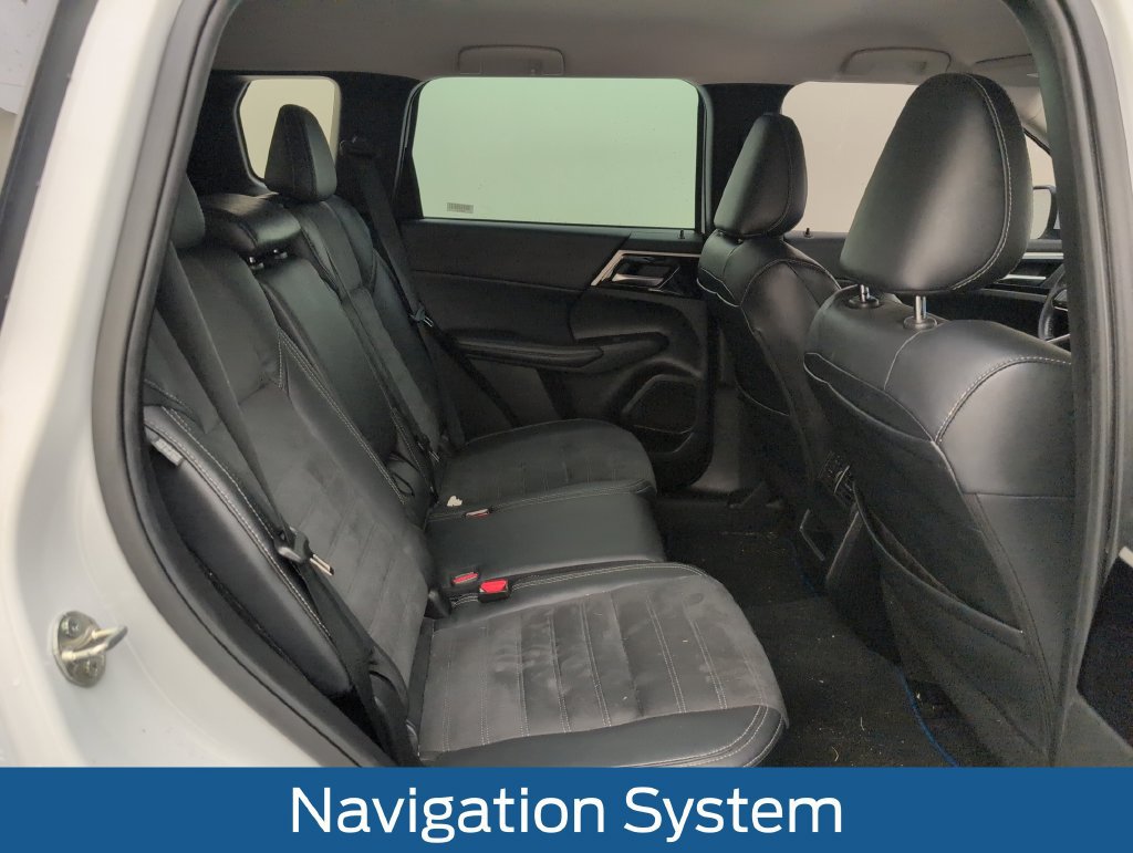 Used 2023 Mitsubishi Outlander 4WD Plug-In Hybrid image 15