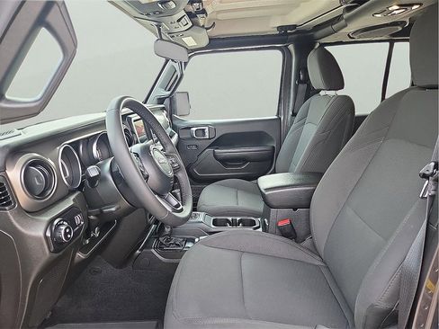 Used 2023 Jeep Gladiator Willys image 12
