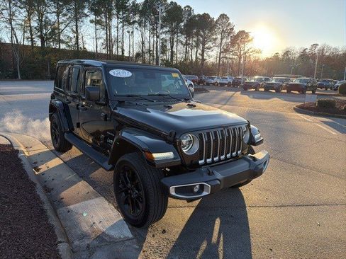 Used 2021 Jeep Wrangler Sahara w/ Cold Weather Group image 8