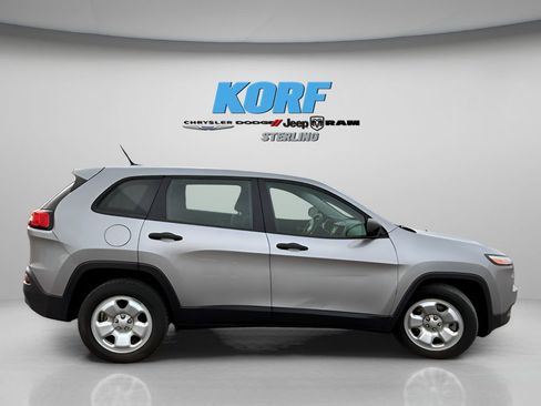 Used 2016 Jeep Cherokee Sport image 27