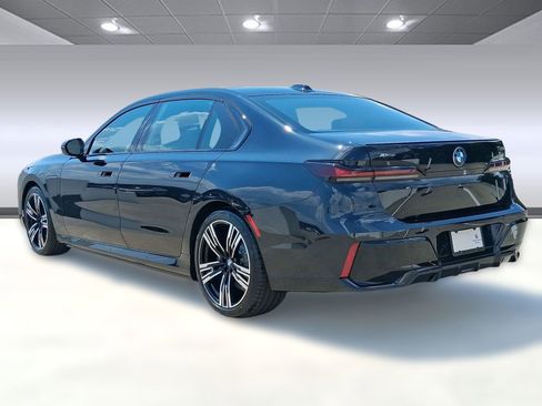 New 2026 BMW 750e xDrive w/ Executive Package image 3