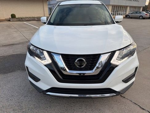 Used 2018 Nissan Rogue S image 3